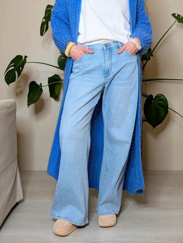 Light Wide Denim Jeans