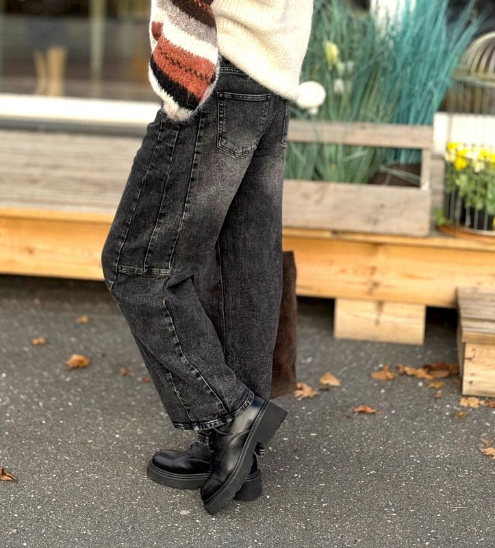 Washed Barrel Jeans