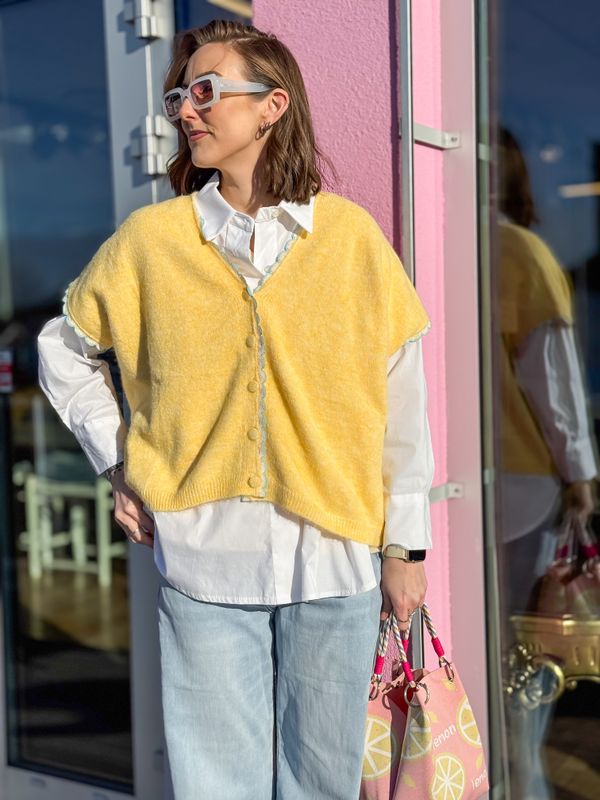 Butter Crochet Vest Qnuz