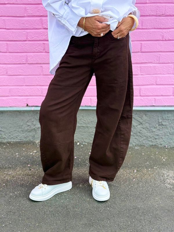 Brownie Loose Barrel Jeans
