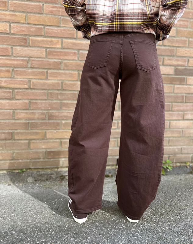 Brownie Loose Barrel Jeans