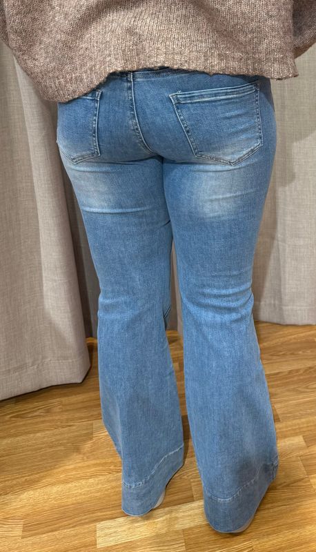 Nikki Flared Jeans