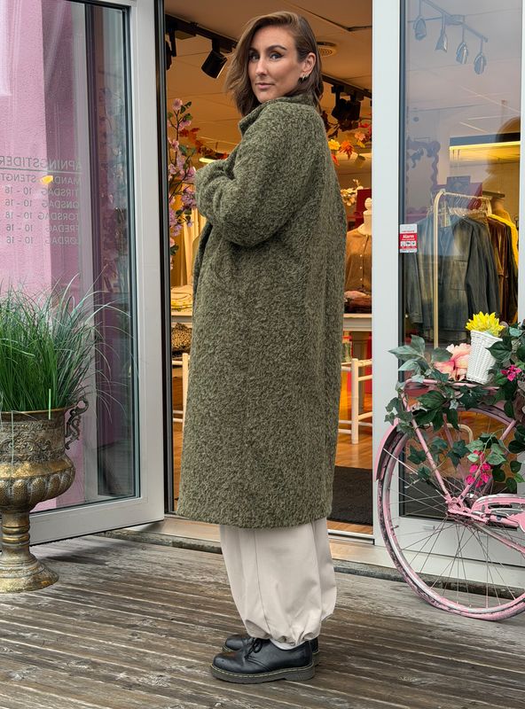 Autumn Coat Reunion