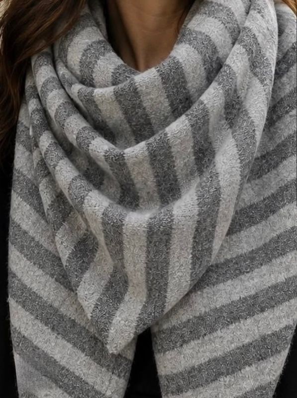 Stripe Knit Scarf Qnuz