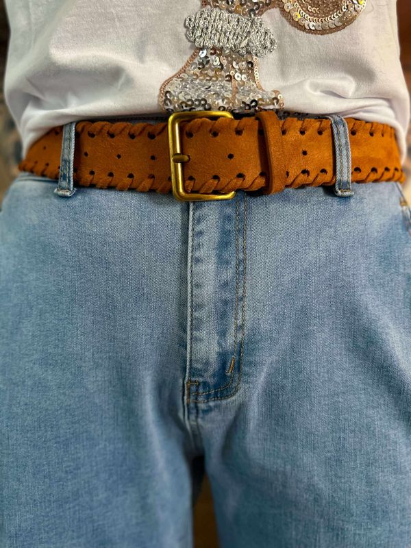 Barrel Belted Jeans